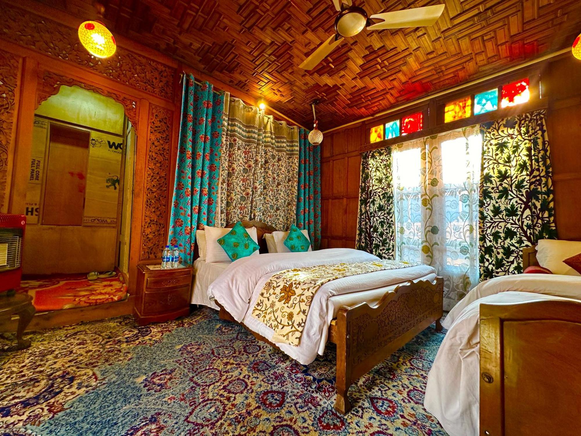 Lake Palace Group Of House Boats Сринагар Экстерьер фото